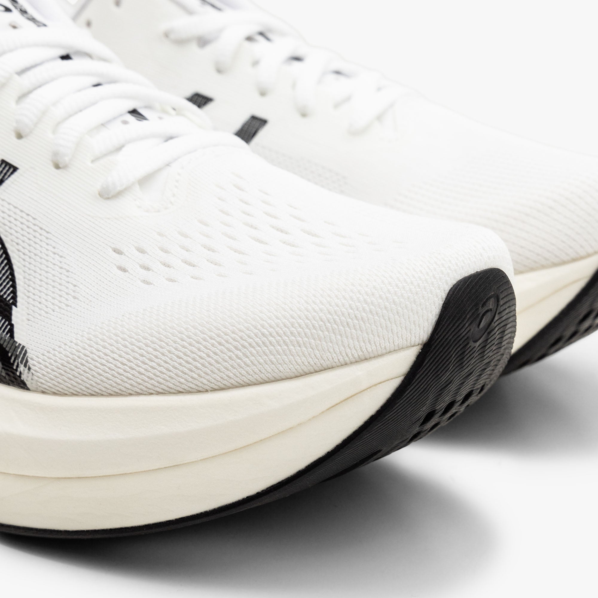 ASICS Magic Speed 4 / White / Black