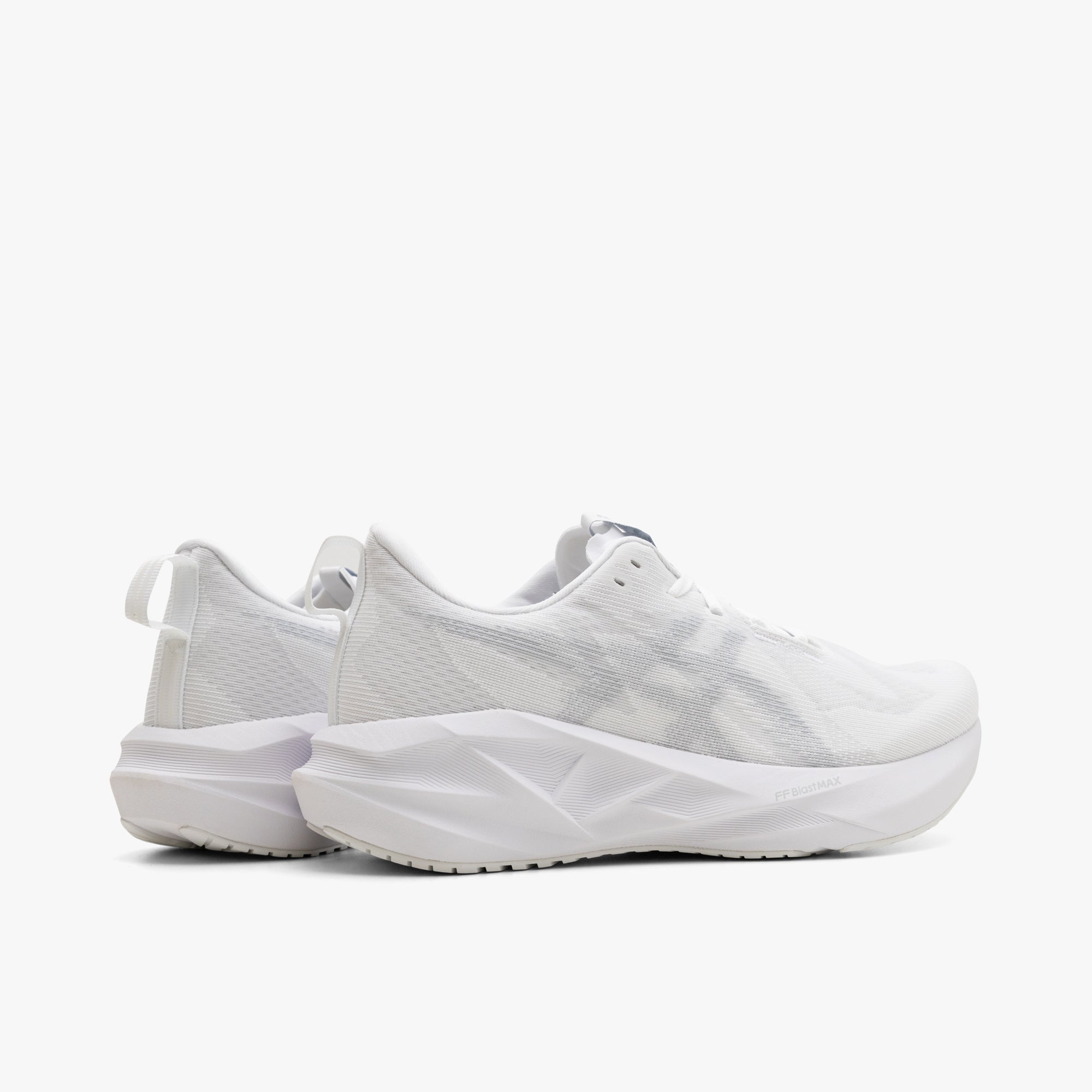 ASICS Novablast 5 White / Piedmont Grey