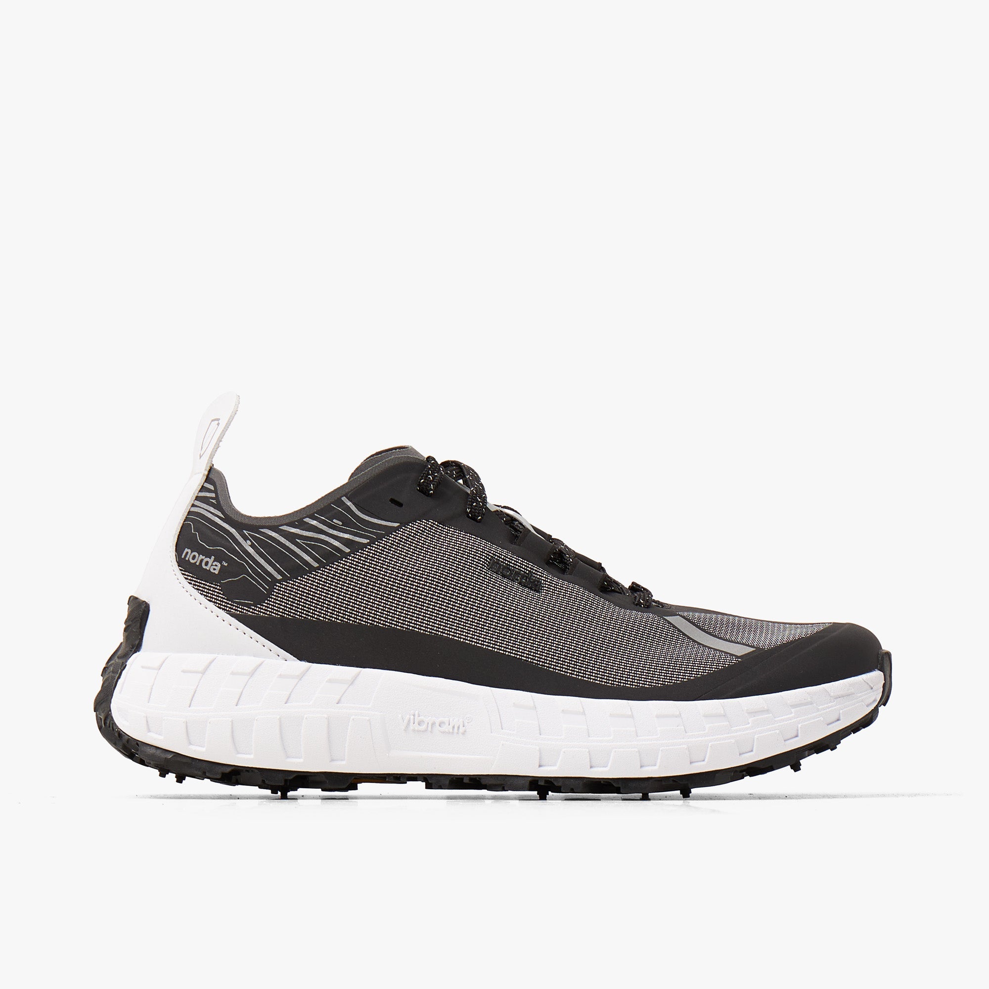 norda 001 / Core Black