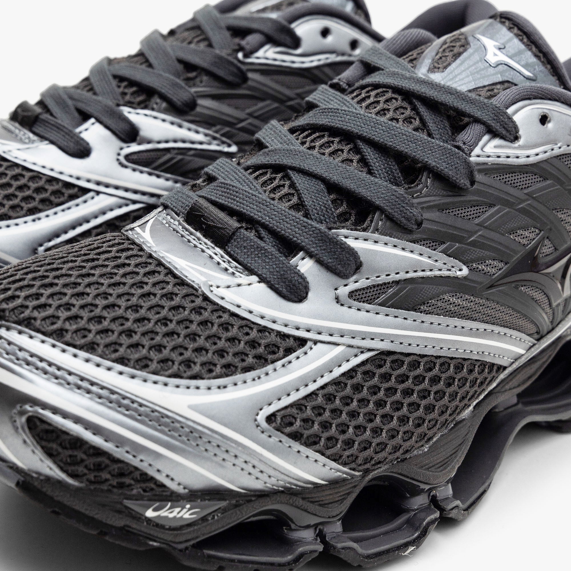 Mizuno Wave Prophecy LS