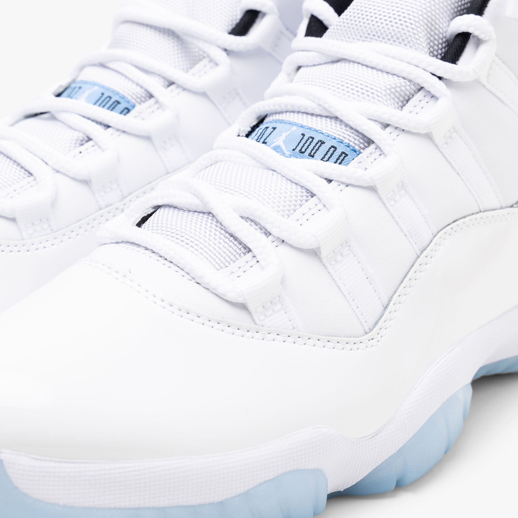 Jordan 11 Retro White / Legend Blue - Black