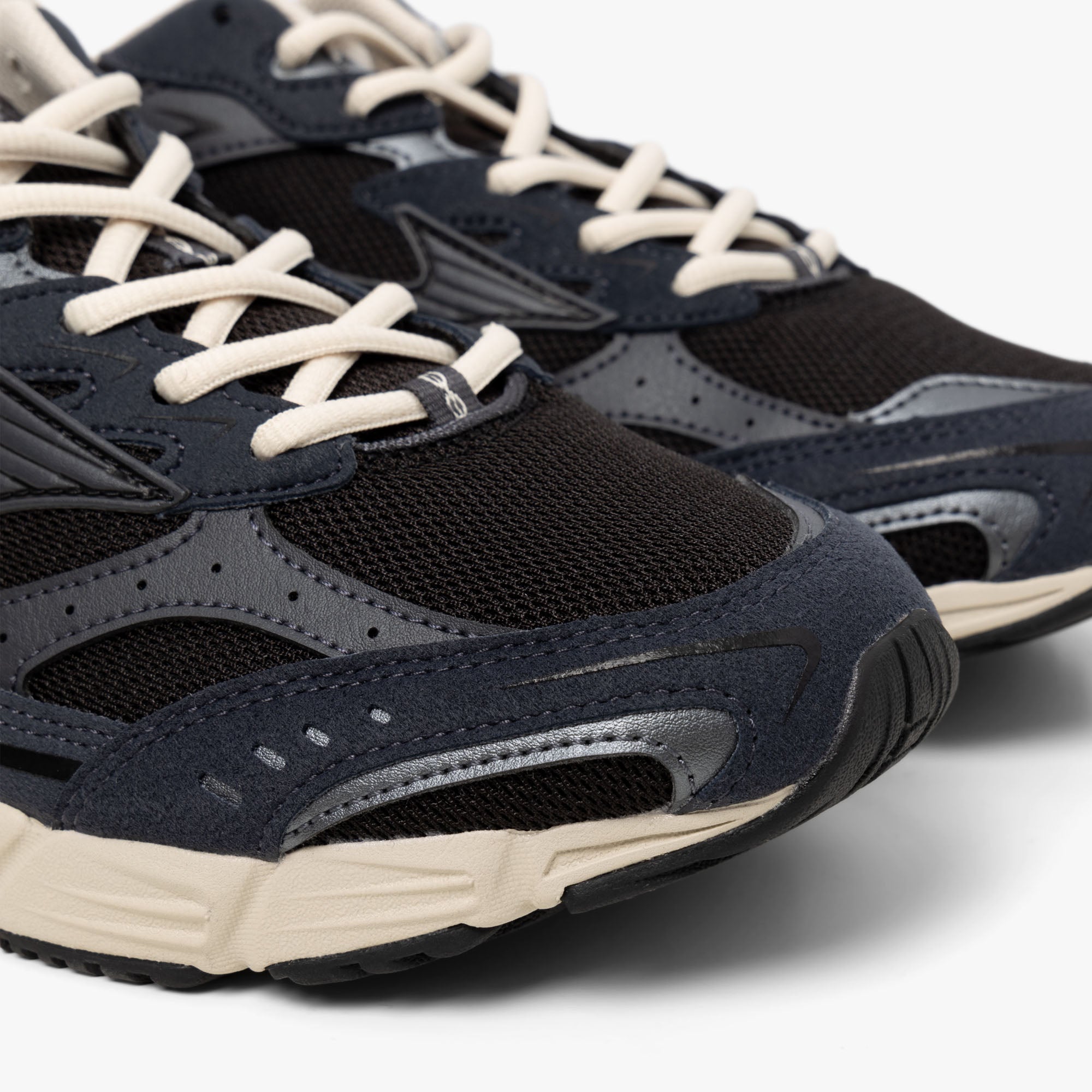 Mizuno MXR Snow Black / Ebony - Icy Morn