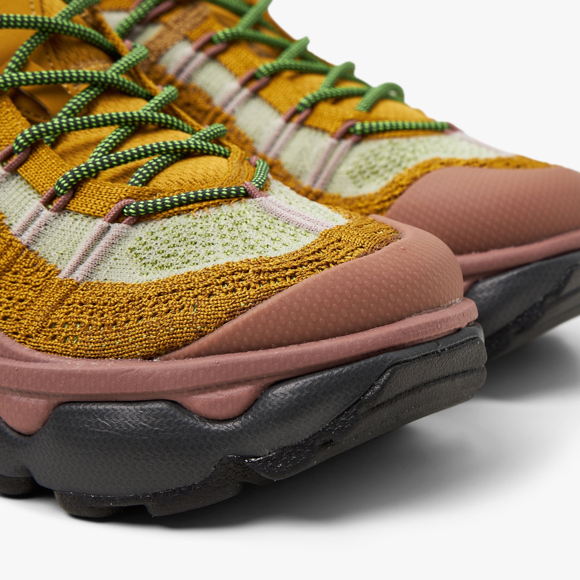 Nike Women's Air Max Flyknit Venture Bronzine / Volt - Smokey Mauve