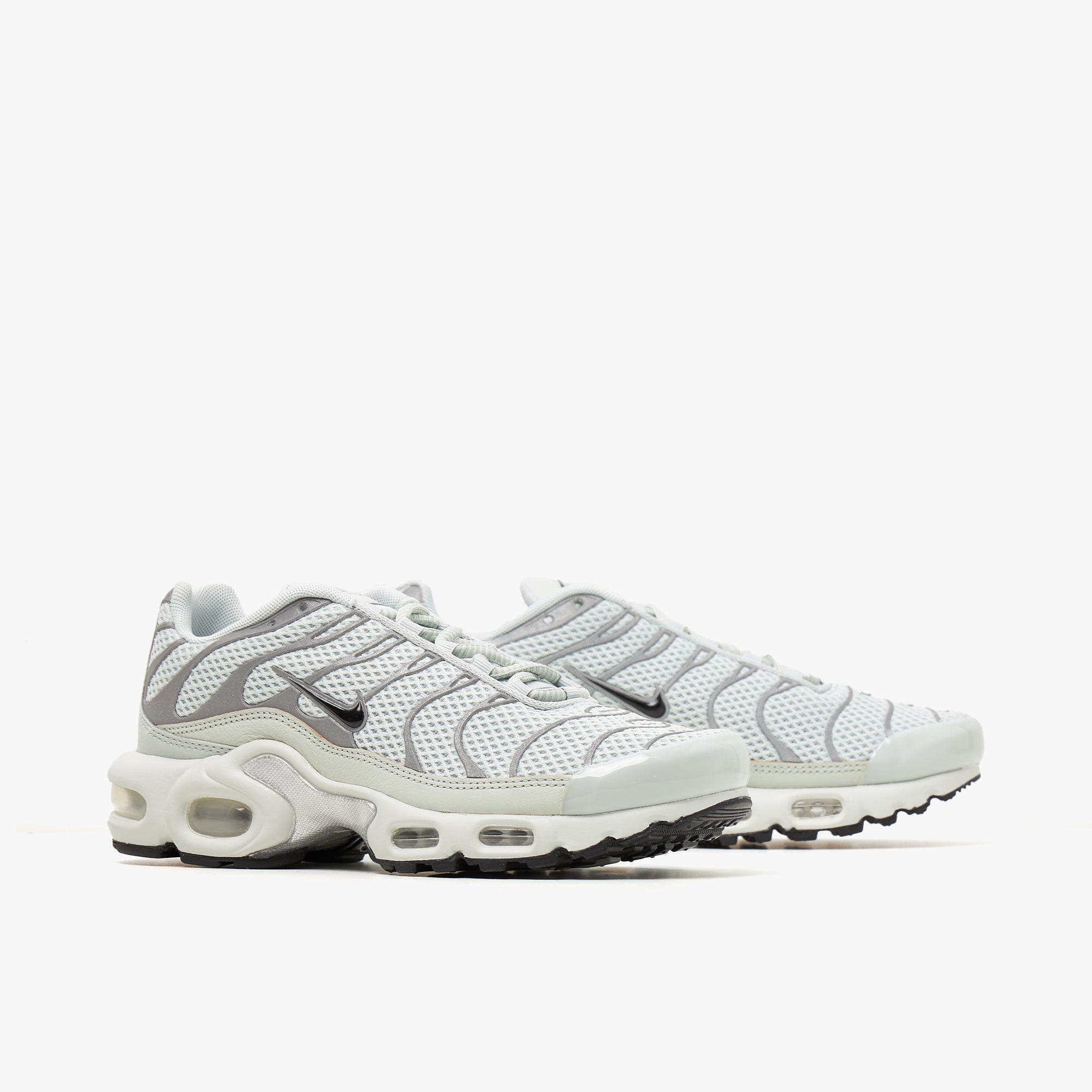 Nike Women's Air Max Plus Light Silver / Black - Chrome