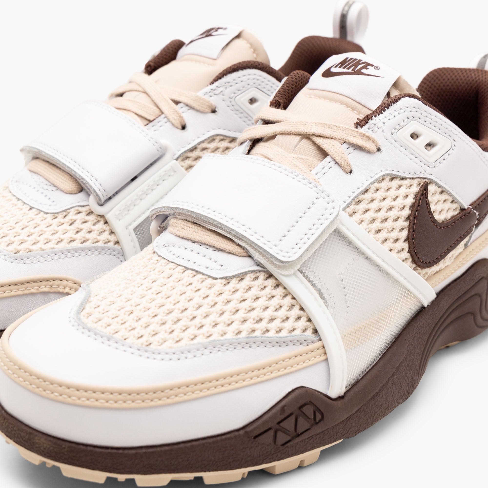 Nike x Travis Scott Zoom Field Jaxx / White / Light Chocolate - White