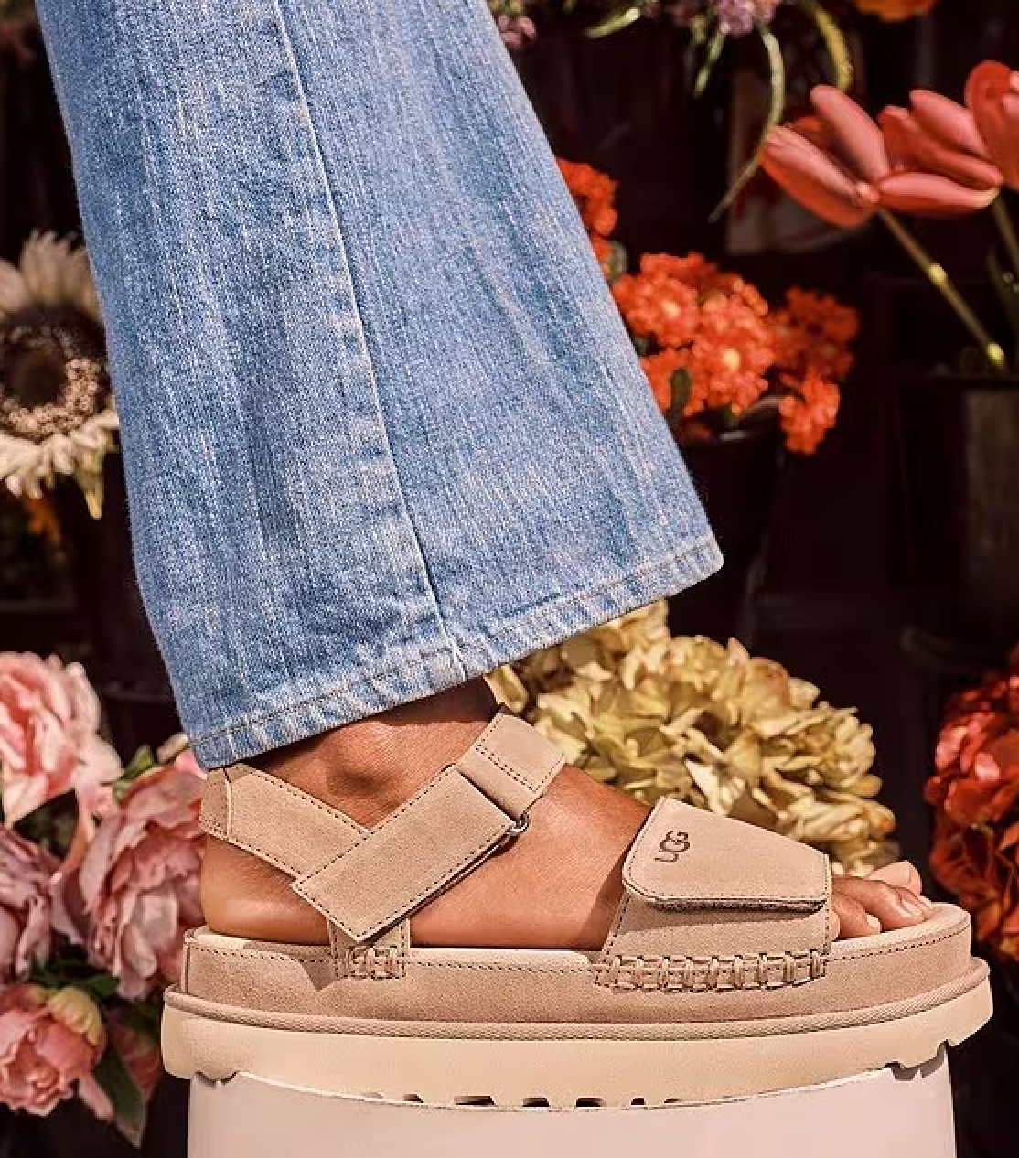WOMEN'S UGG GOLDENSTAR SANDAL | DRIFTWOOD