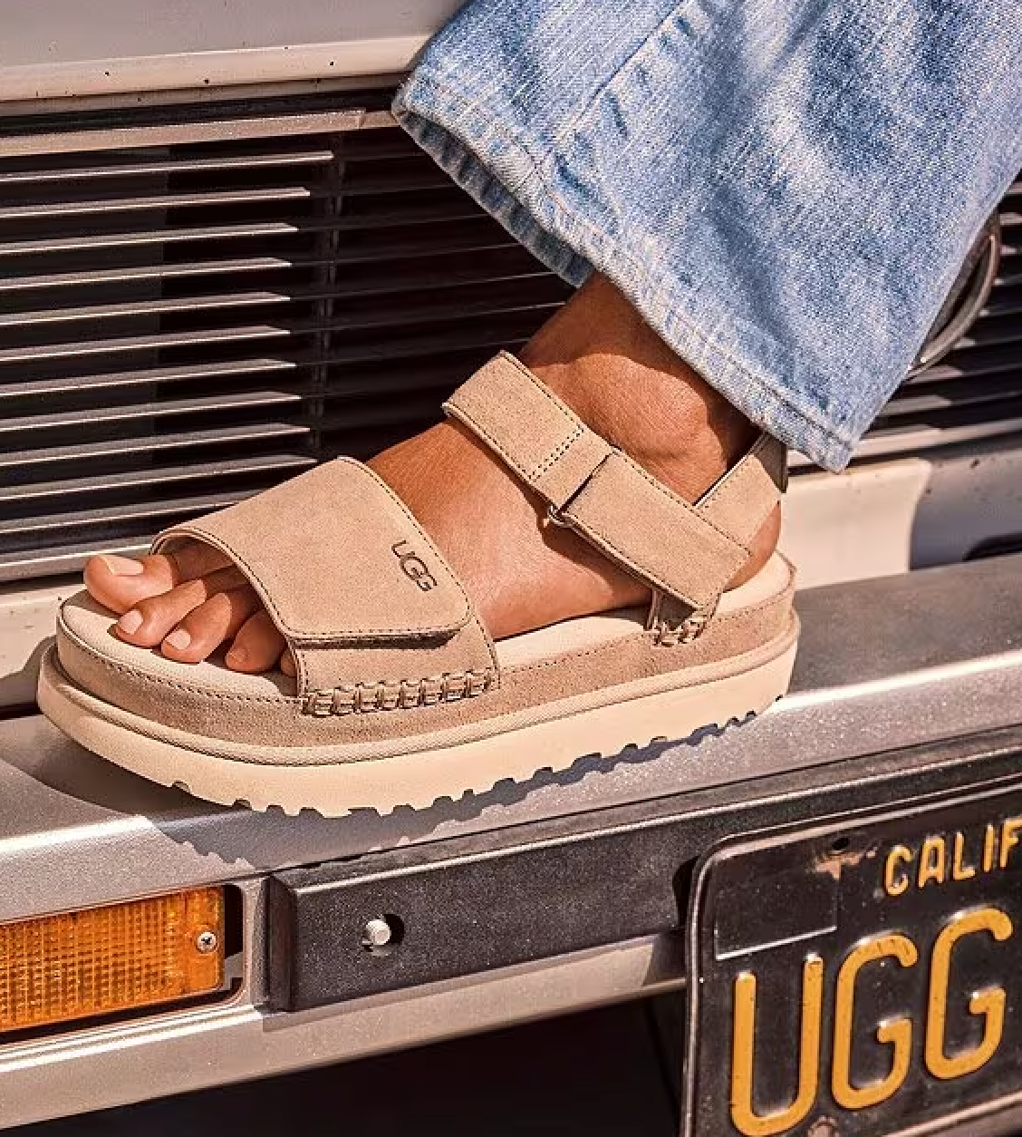 WOMEN'S UGG GOLDENSTAR SANDAL | DRIFTWOOD