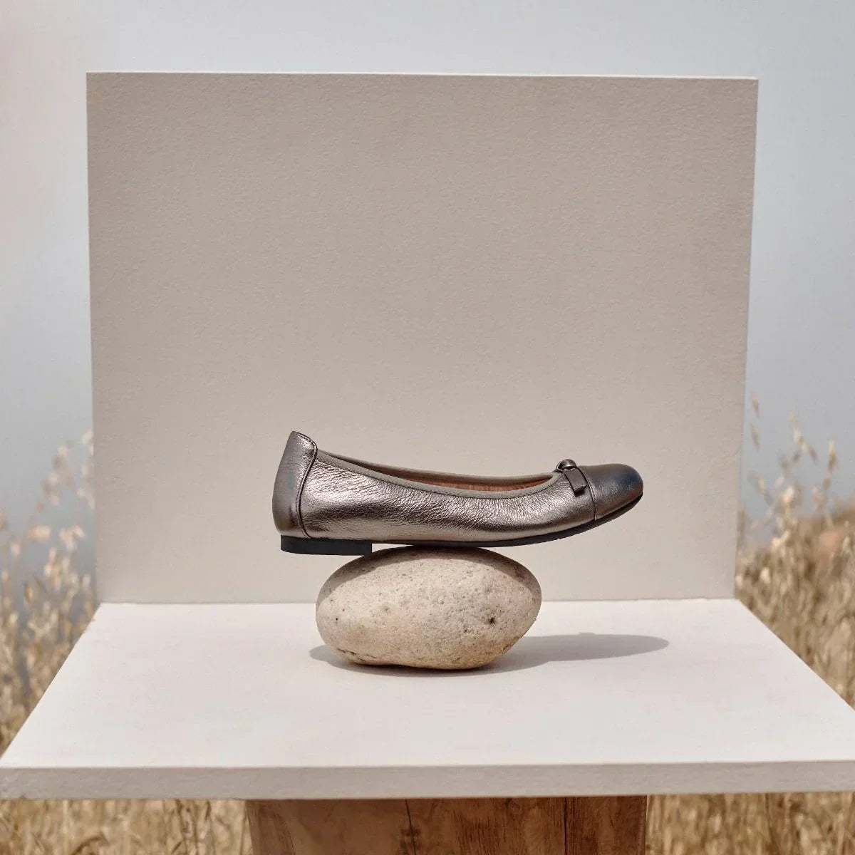 WOMEN'S VIONIC AMORIE FLAT | PEWTER METALLIC LEATHER
