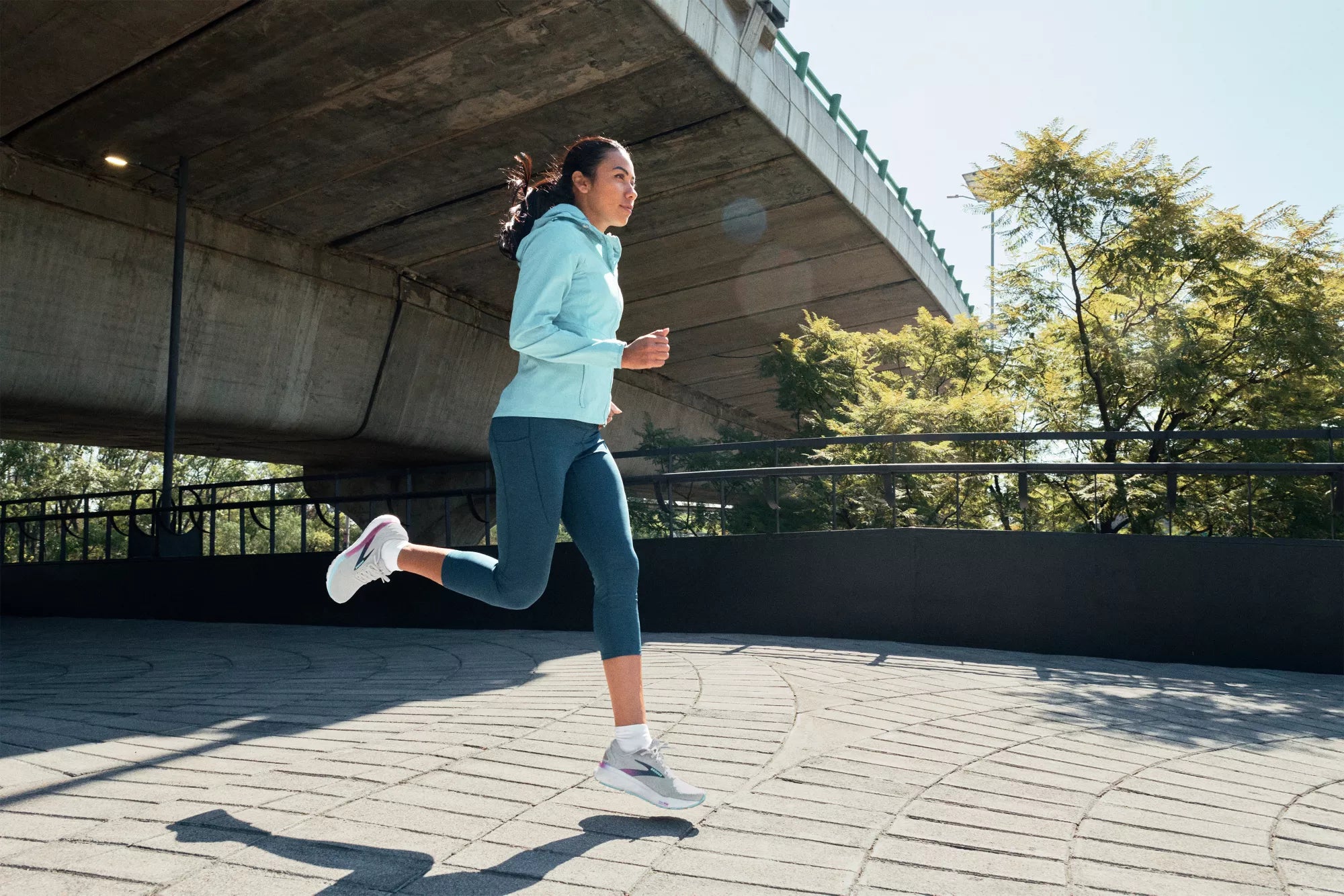 WOMEN'S BROOKS GHOST 16 | WHITE / GREY / ESTATE BLUE