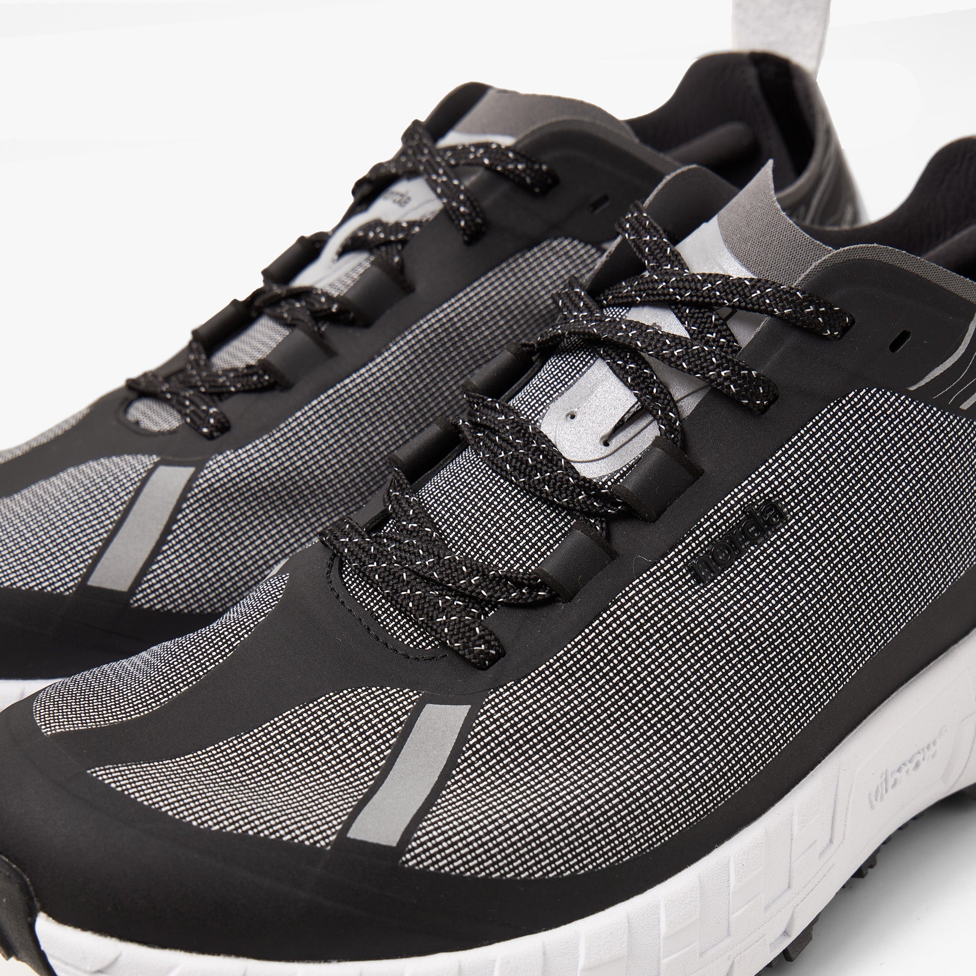 norda 001 / Core Black