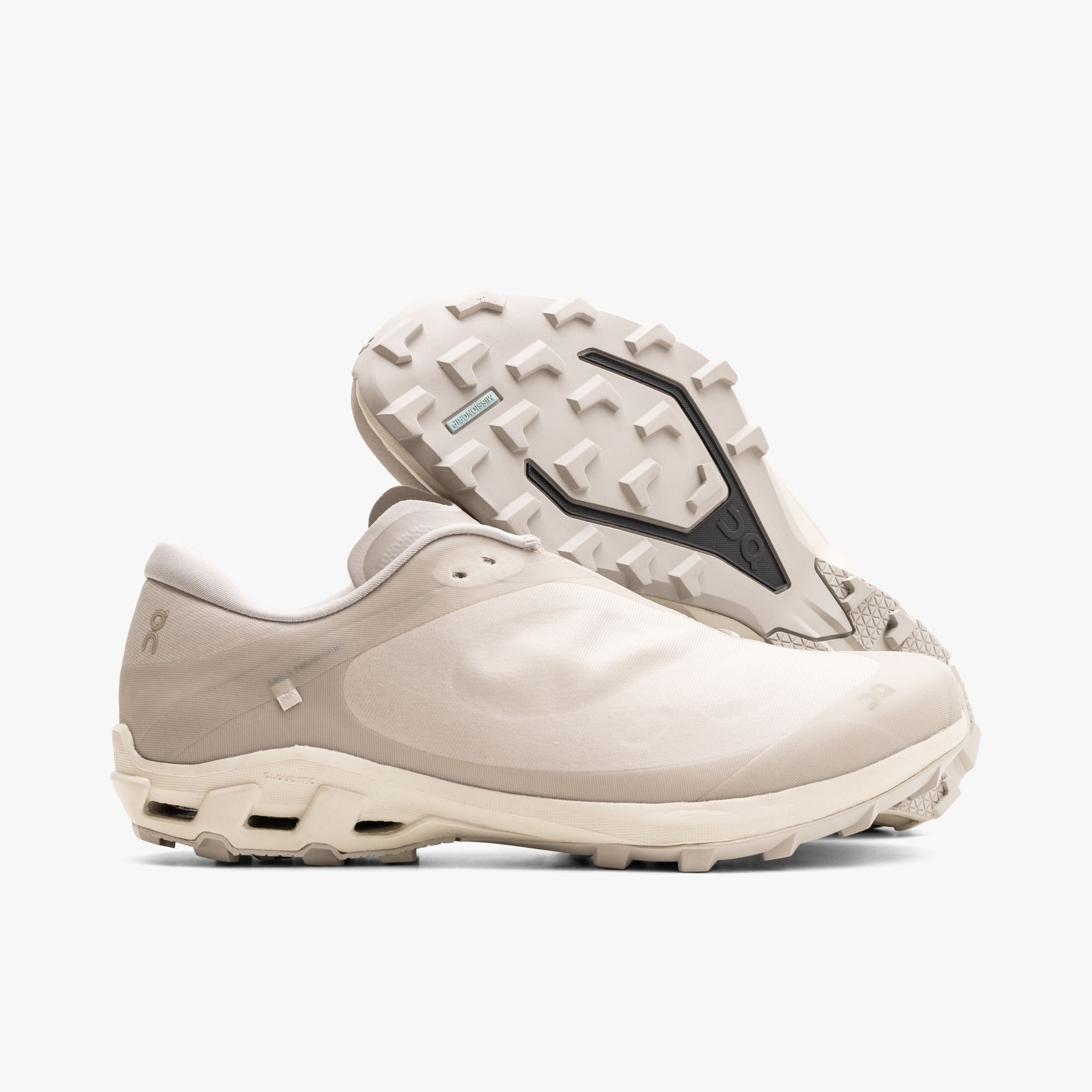 On x PAF Cloudventure Peak Ice / Moondust