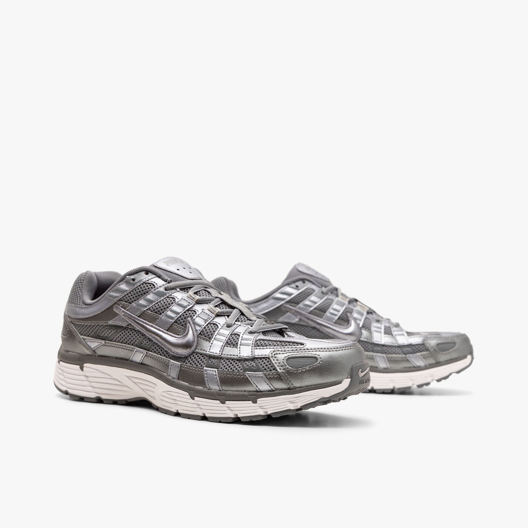 Nike P-6000 / Metallic Cool Grey / Cool Grey - White