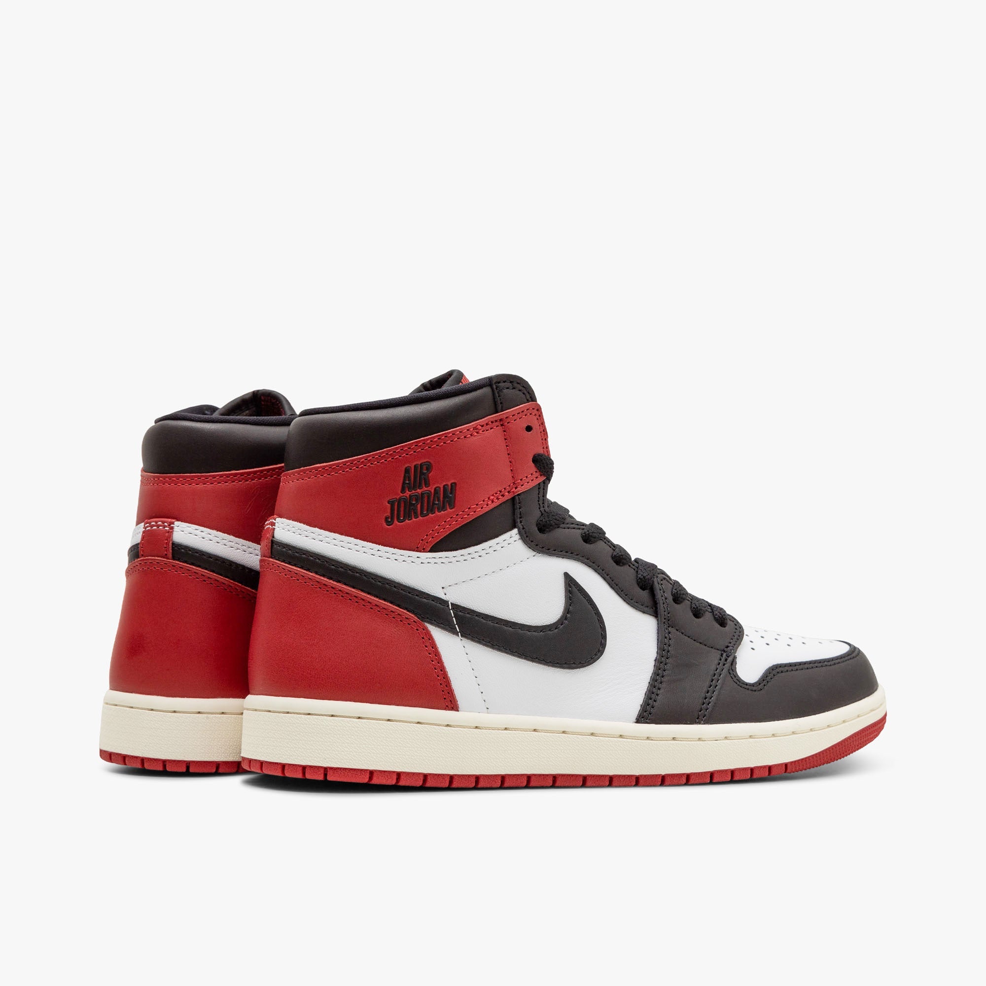 Jordan 1 Retro High OG / White / Black - Varsity Red