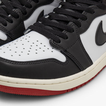 Jordan 1 Retro High OG / White / Black - Varsity Red