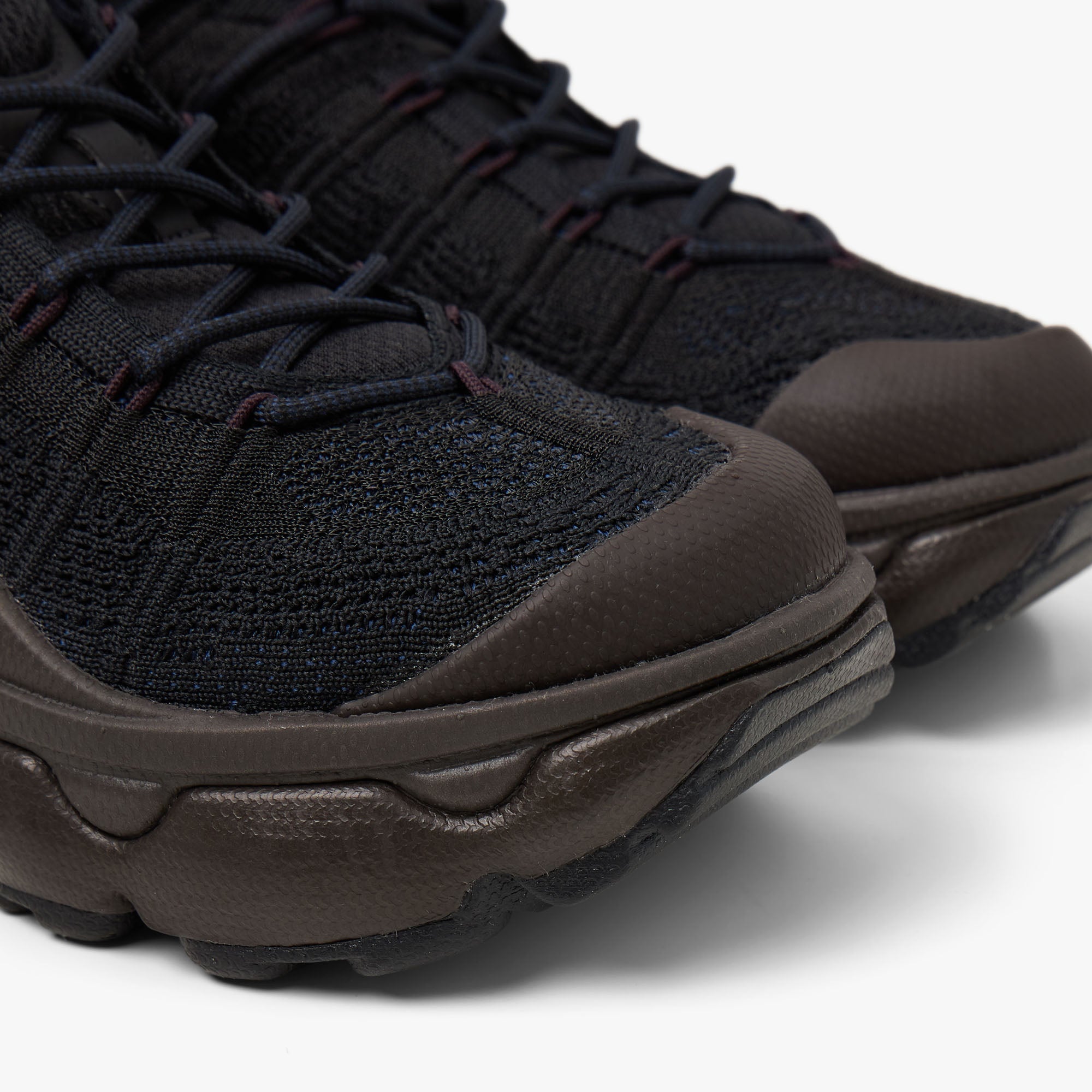 Nike Women's Air Max Flyknit Venture Black / Cacao Wow - Velvet Brown