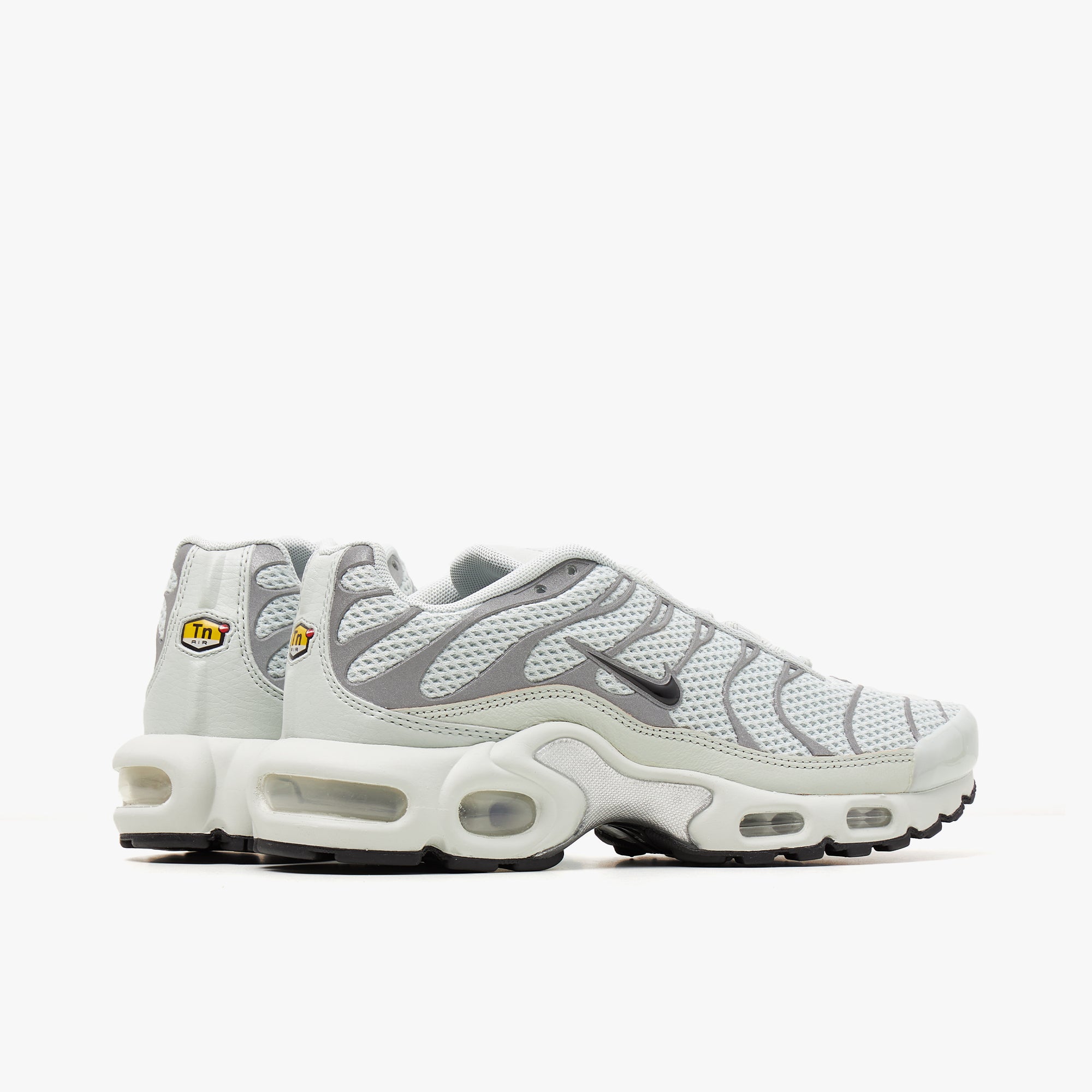 Nike Women's Air Max Plus Light Silver / Black - Chrome