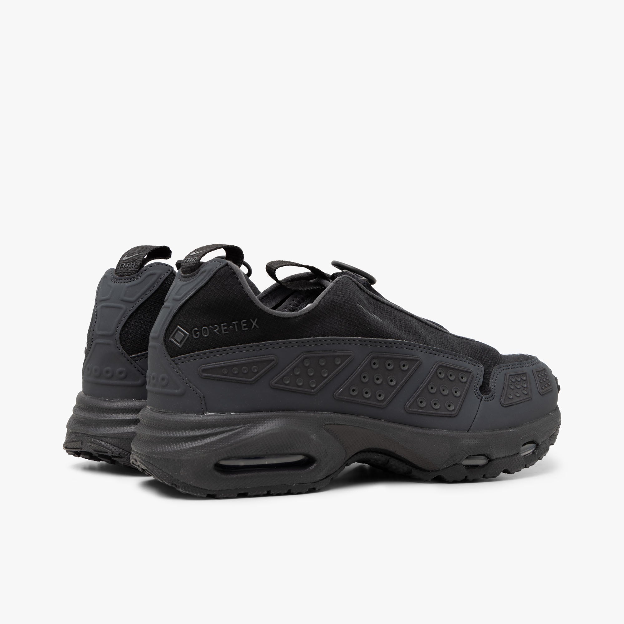 Nike Women's Air Max SNDR GORE-TEX Black / Dark Smoke Grey