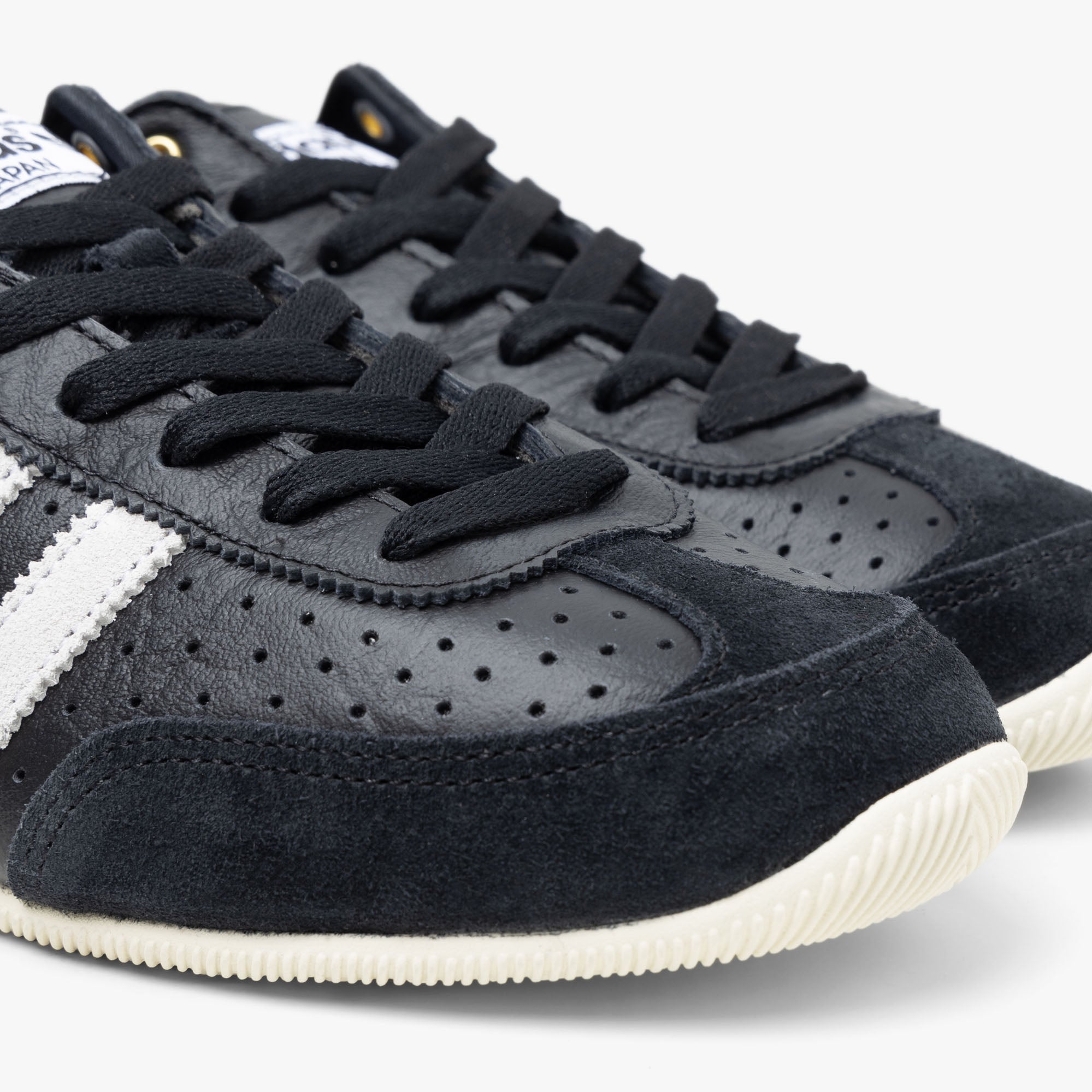adidas Originals Women's Japan Black Core Black / Ftwr White - Gold Metallic