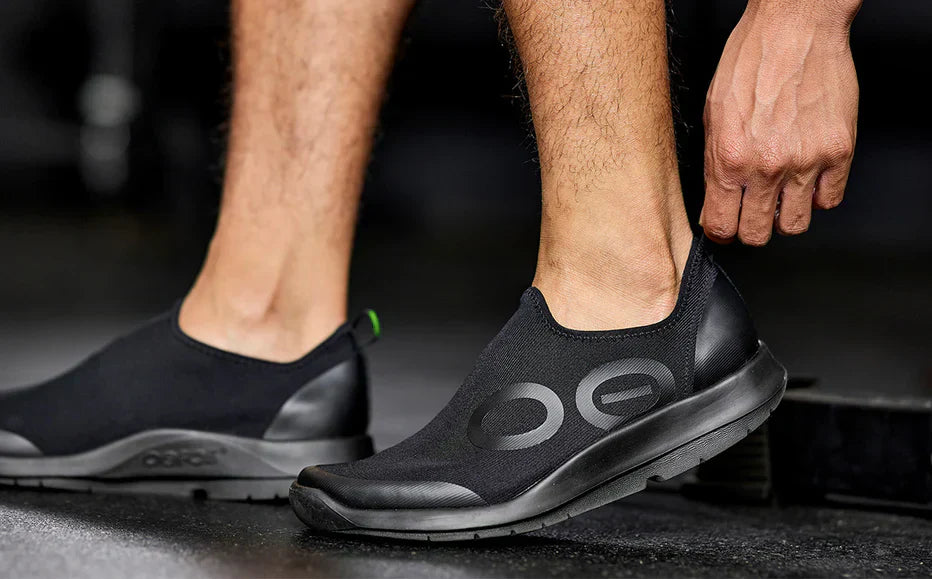 MENS OOFOS OOMG SPORT LOW RECOVERY SLIP ON SHOE | BLACK