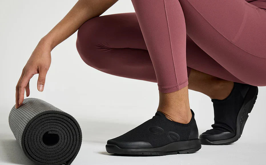 WOMEN'S OOFOS OOMG SPORT LOW SHOE | BLACK