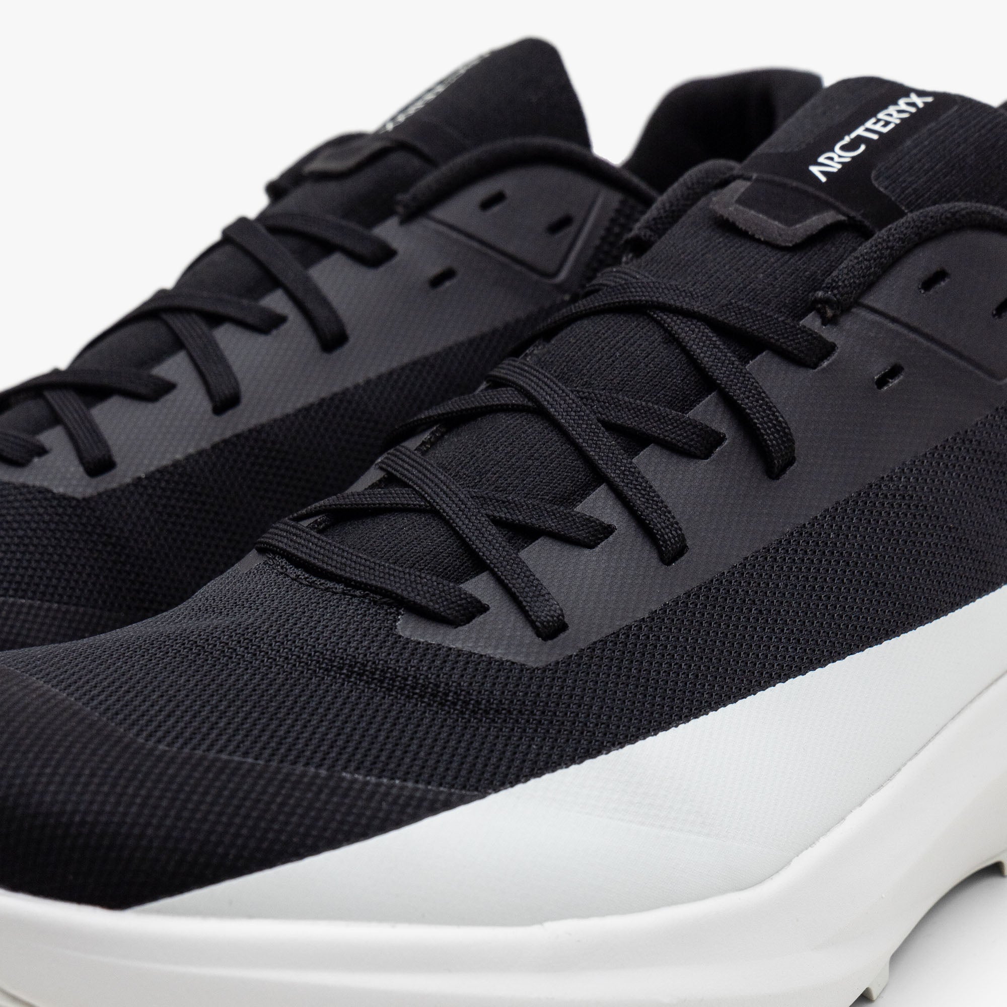 Arc'teryx Norvan LD 4 Black / Arctic Silk