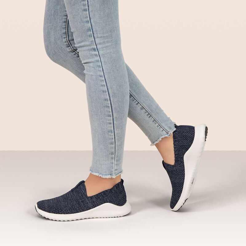 WOMEN'S AETREX ANGIE ARCH SUPPORT SNEAKERS SHIMMERY | BLACK
